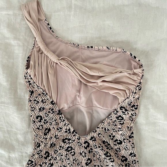 Time and Tru Women's Leopard Jacquard One-Piece Swimsuit - Picture 7 of 16